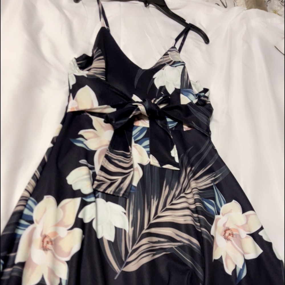 Mini floral dress. Medium size. No brand